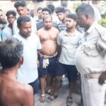 ବିଦ୍ୟାଳୟରୁ ଚୋରି ବେଳେ ପ୍ରଧାନ ଶିକ୍ଷକ ଓ ସଭାପତିଙ୍କୁ ଧରିଲେ ଗ୍ରାମବାସୀ 